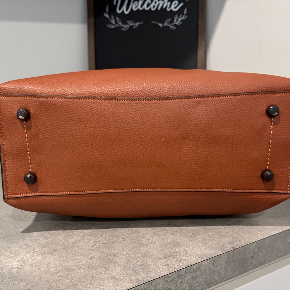 ❤️Coach Willow C0692 Colorblock Polished Pebble Leather Saddle/Gunmetal Tote - Picture 4 of 13